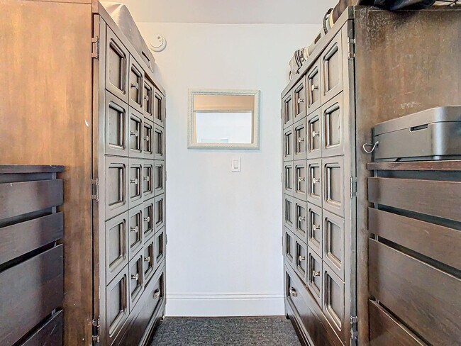 Building Photo - 5700 Saddlebrook Way