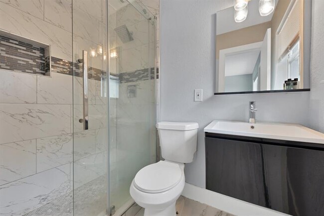 Building Photo - 1720 NE 13th St