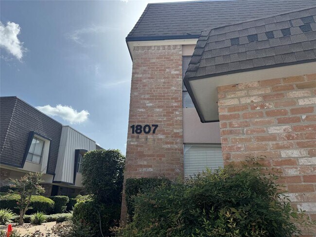 Building Photo - 1807 Stoney Brook Dr