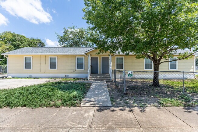 Primary Photo - 303 Villareal St