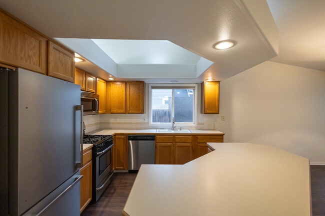 Building Photo - 164 S Silverwood Way