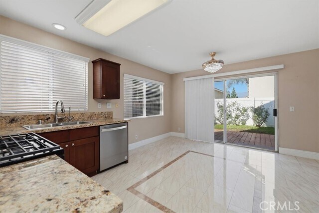Building Photo - 930 Primrose Ln