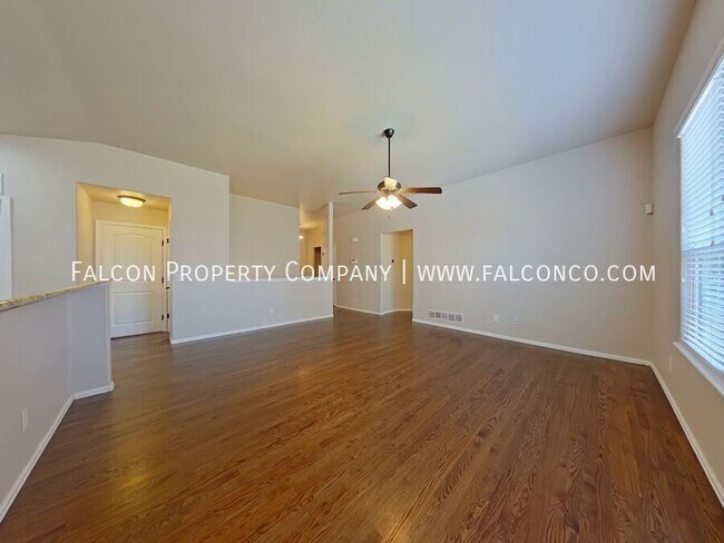 Building Photo - 6070 San Mateo Dr