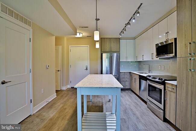 Building Photo - 145 Riverhaven Dr
