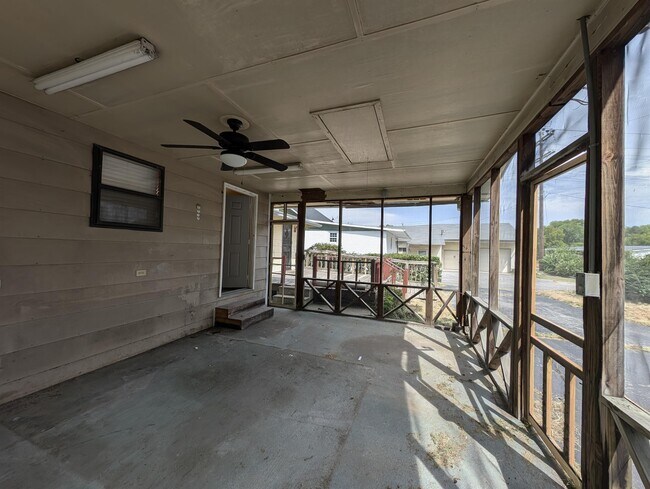 Building Photo - 210 Columbian Ave