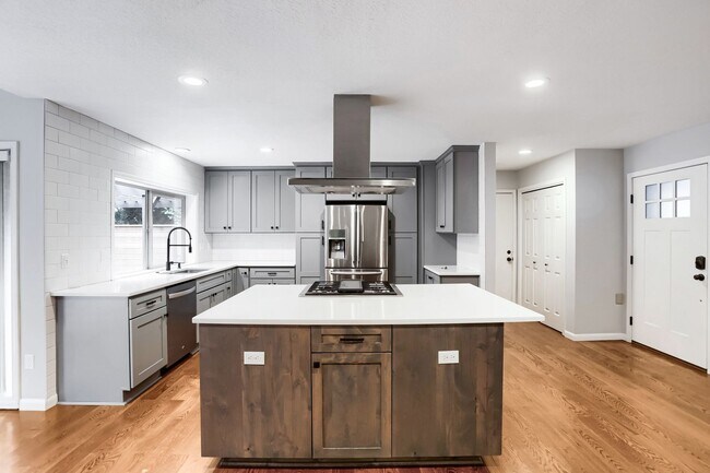 Building Photo - 15050 SW 141st Ave