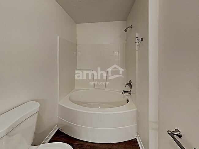 Building Photo - 2624 N Kristy Ave