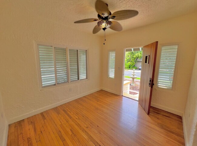 Building Photo - 302 Fordham Dr