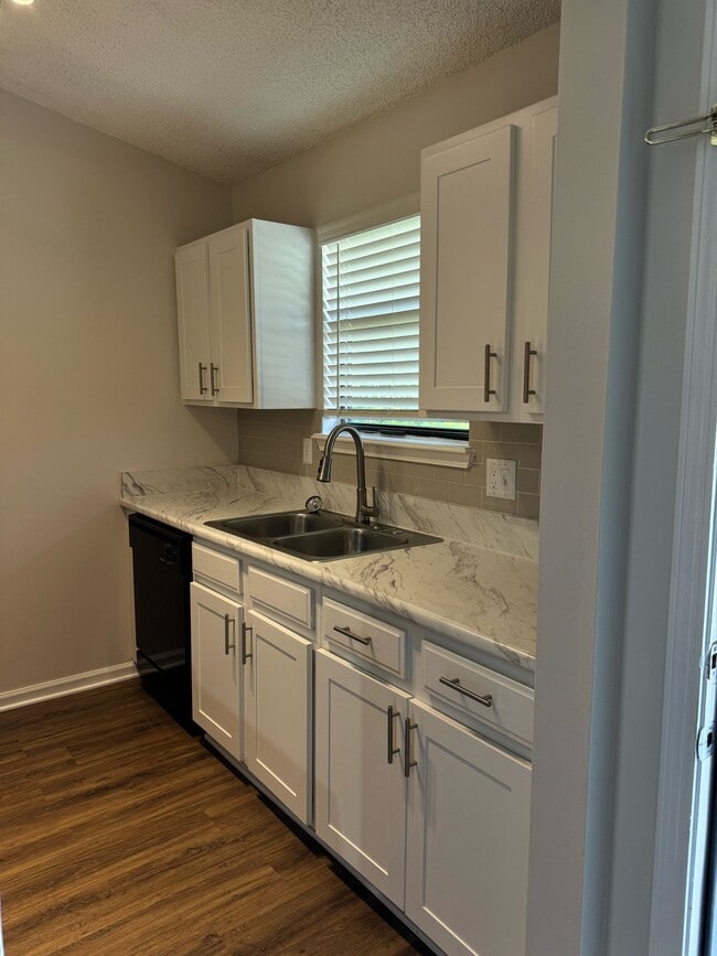 Building Photo - 1278 Montecello Dr