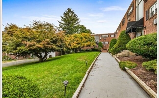 Building Photo - 701 Adams St