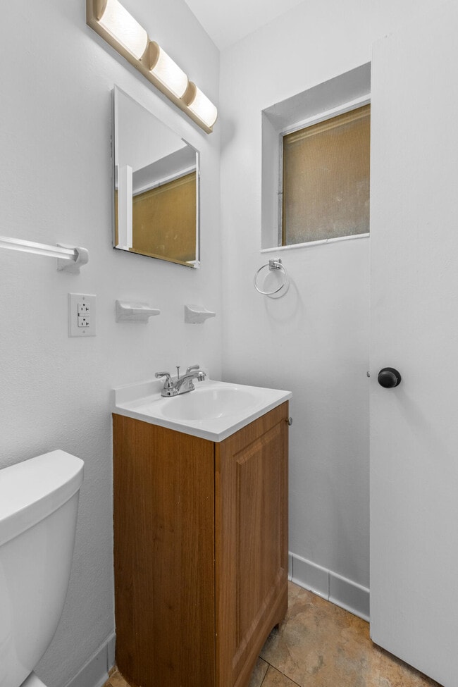 Building Photo - 435 Argyle Ct