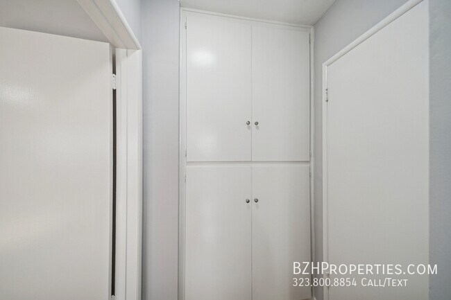 Building Photo - 5329 Vantage Ave