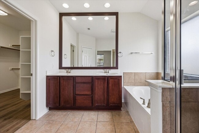 Building Photo - Newly Renovated Single-Story Home