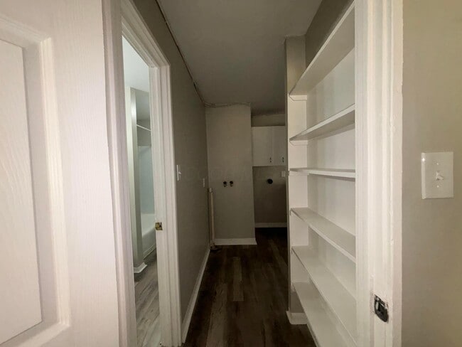 Building Photo - 308 Wrexham Ave