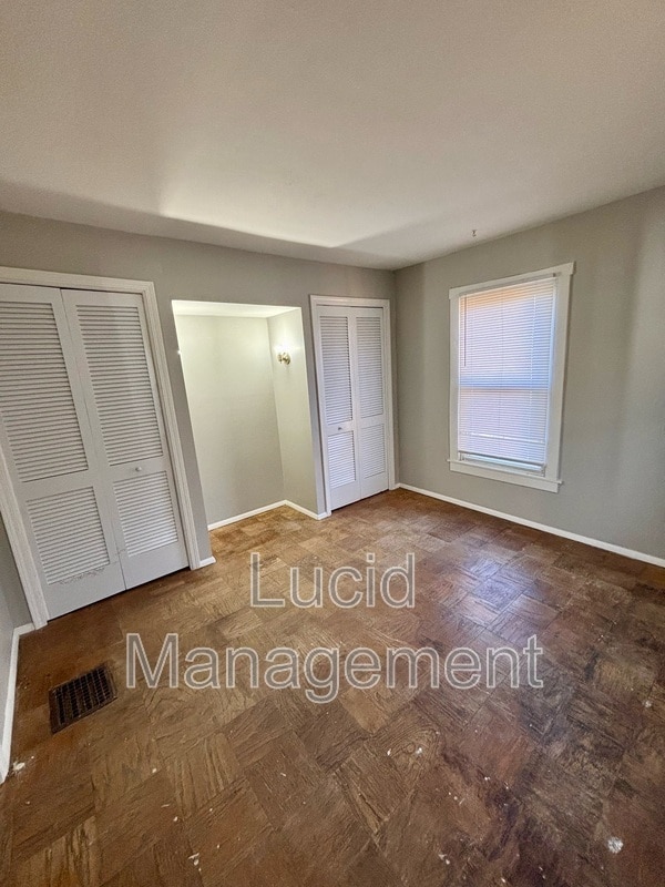 Building Photo - 1112 Weller Ave