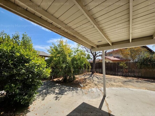 Building Photo - 3 Bedroom 2 Bath Great Location
