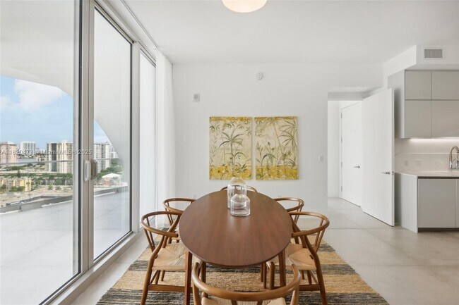 Building Photo - 16901 Collins Ave