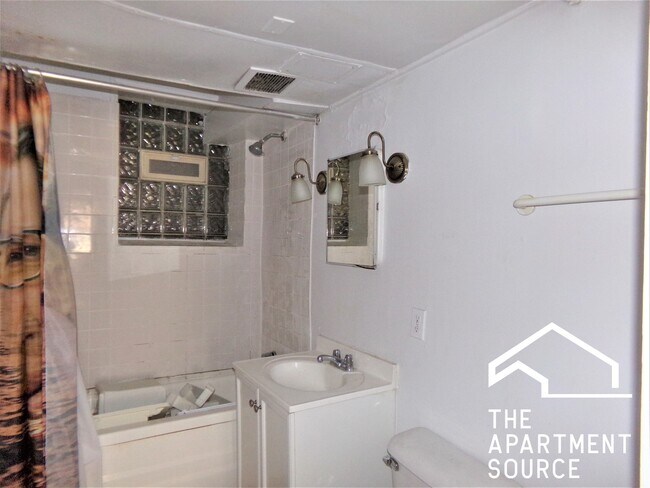 Building Photo - 6574 N Lakewood Ave