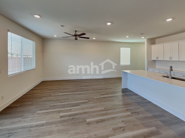 Building Photo - 7794 Hickory King Ave