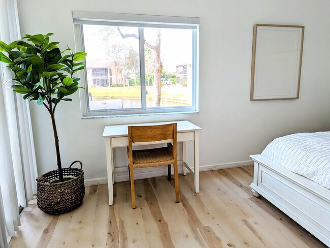 Building Photo - 23061 Aqua Vw