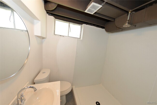 Building Photo - 1005 Hawthorn Ave