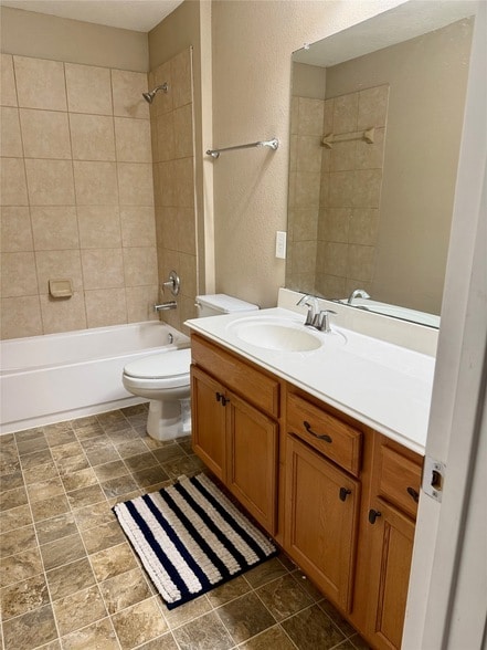 Building Photo - 16010 Limestone Lake Dr
