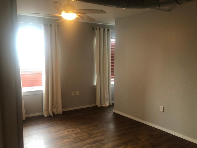 Building Photo - 1720 Chouteau Ave