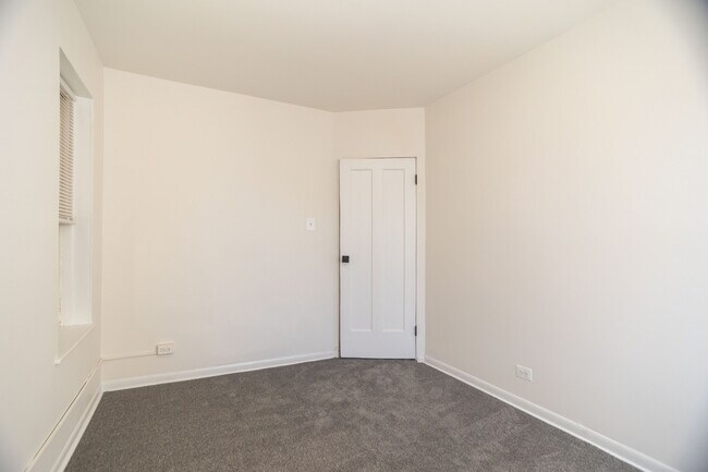 Building Photo - 6405 N Hamilton Ave