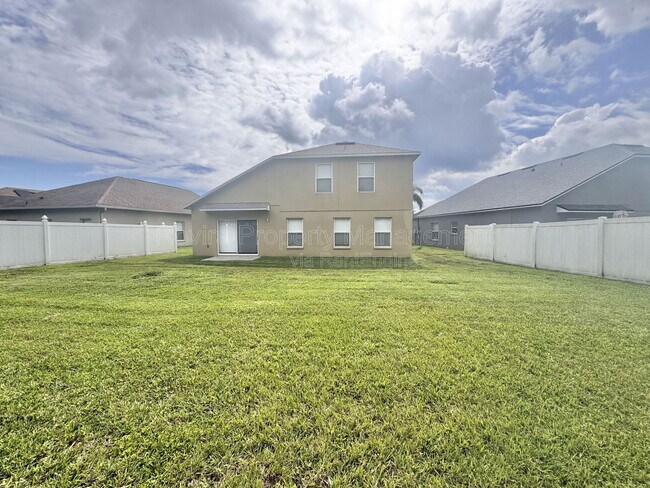 Building Photo - 661 Hacienda Cir