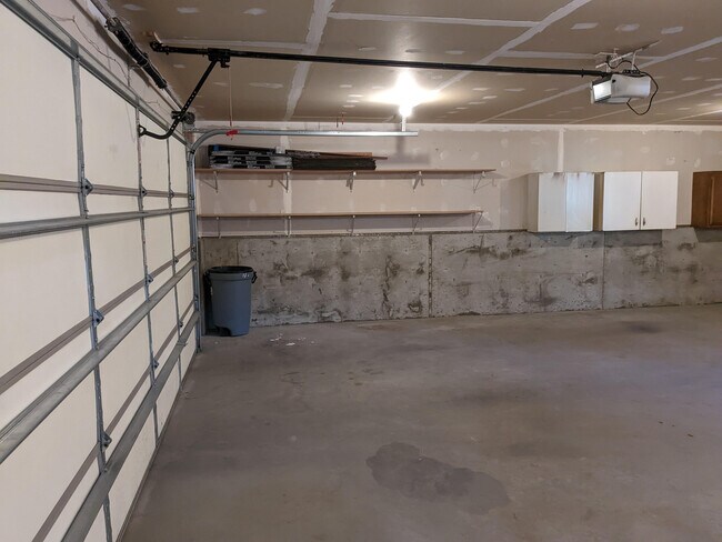 Garage Pic 3 - 305 E Lawler Ave