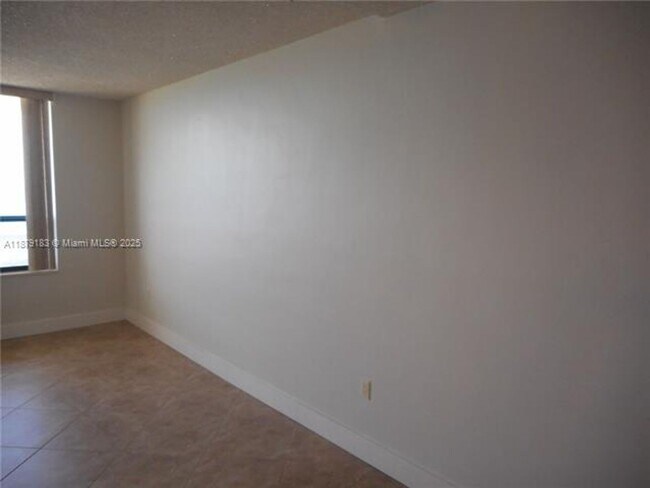 Building Photo - 10185 Collins Ave