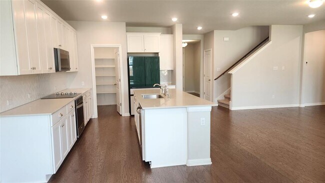 Building Photo - 19325 Hartwell Dr