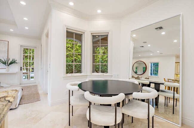 Building Photo - 233 El Pueblo Way