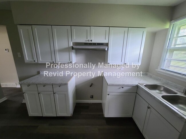Building Photo - Beautiful 3 Bedroom Home!