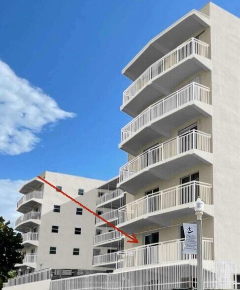 Building Photo - 901 S Surf Rd