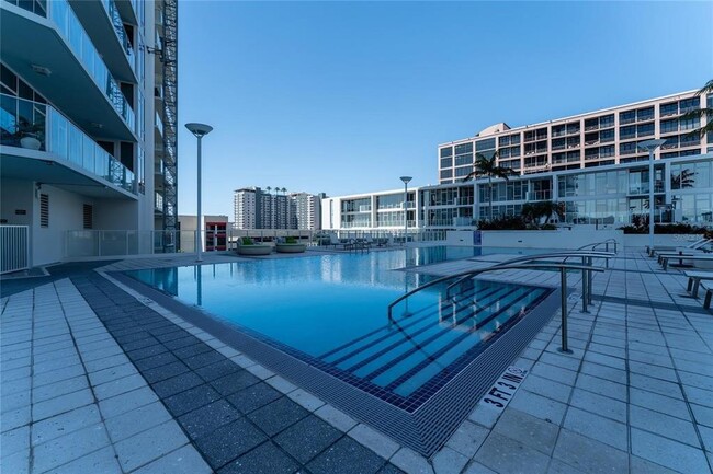 Building Photo - 175 1st St S