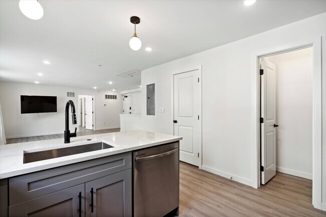 Building Photo - 1338 N 15th St