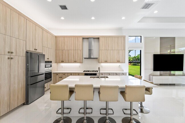 Building Photo - 8330 Essex Country Clb Dr