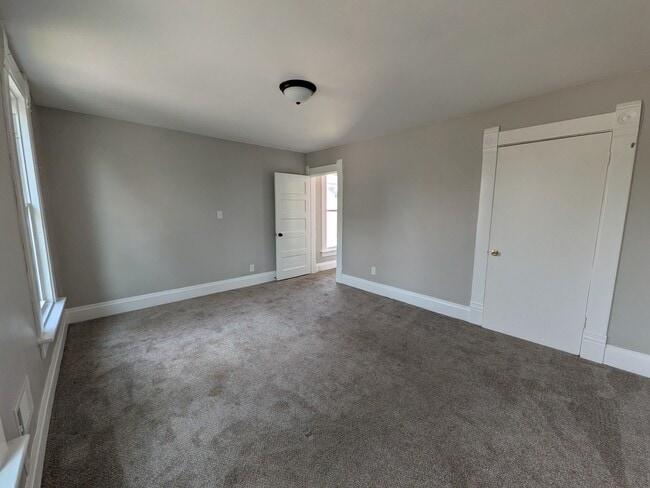 Building Photo - 473 E Markison Ave