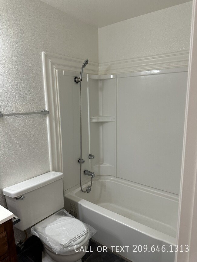 Building Photo - 541 San Vincente Ct