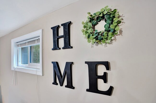 Building Photo - 408 Martin St