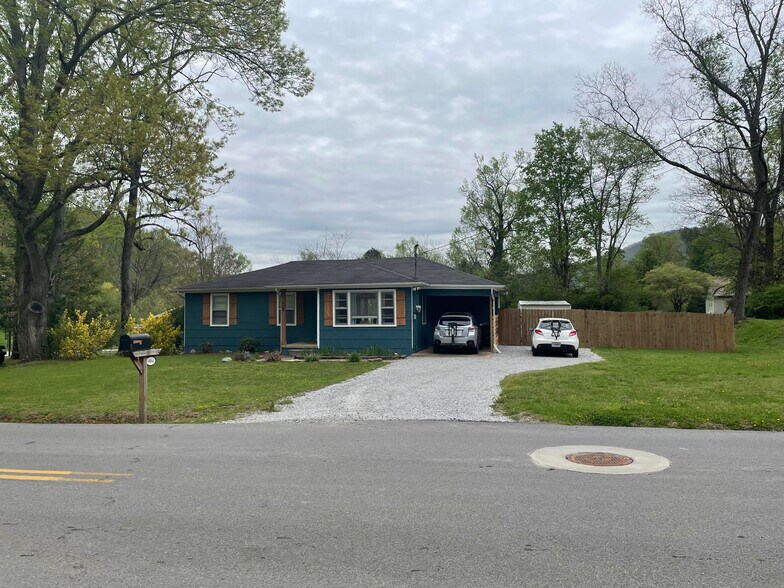 Building Photo - 404 Isbill Rd