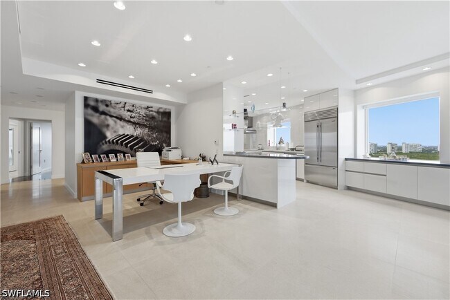 Building Photo - 8665 Bay Colony Dr