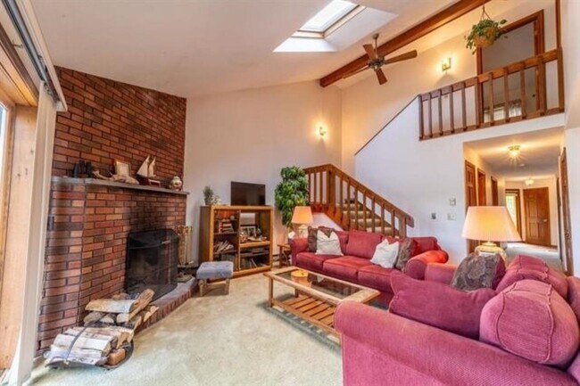 Building Photo - 15 Manor Estates Dr