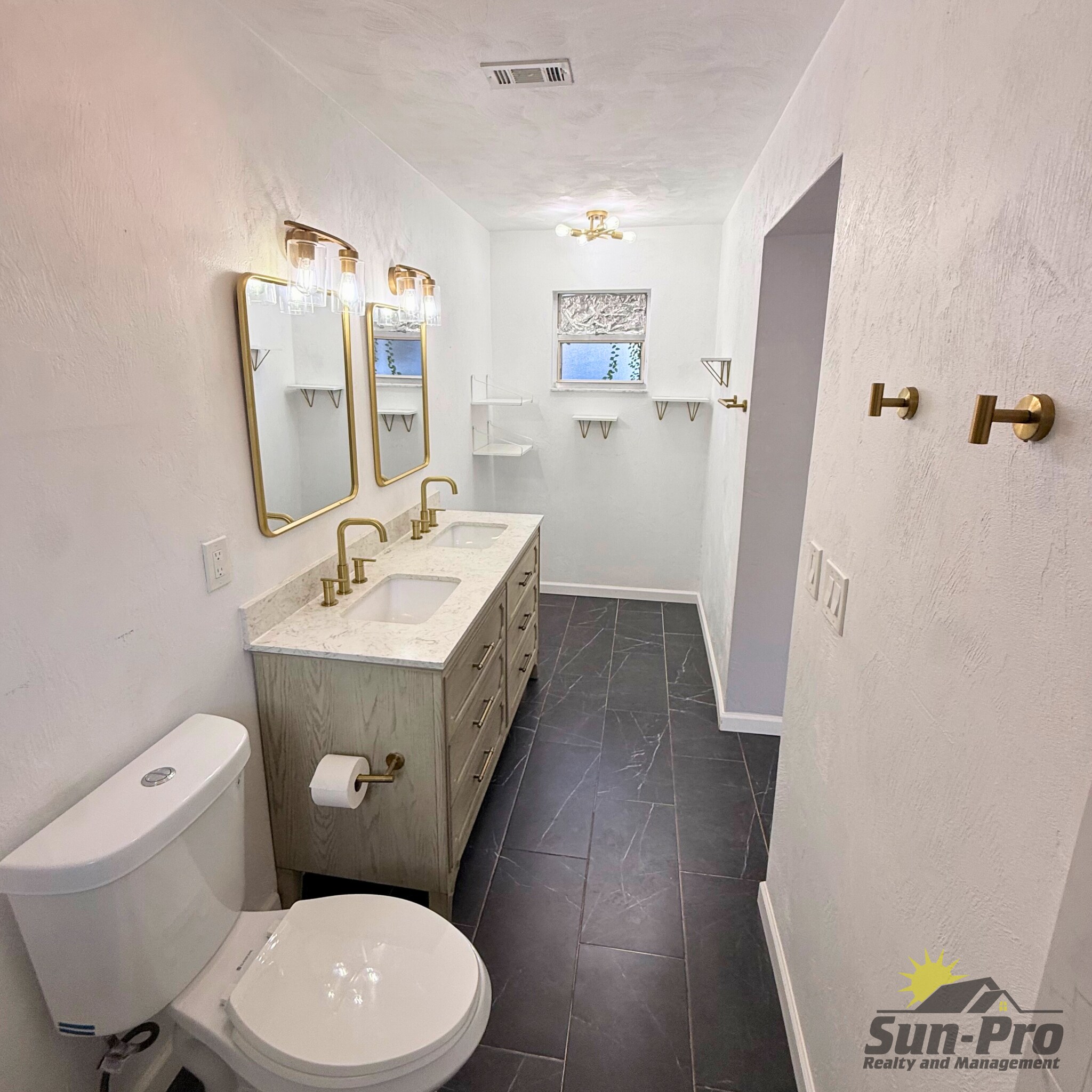 Building Photo - 332 S Seneca Blvd