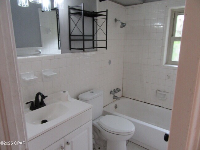 Building Photo - 1114 Fairland Ave