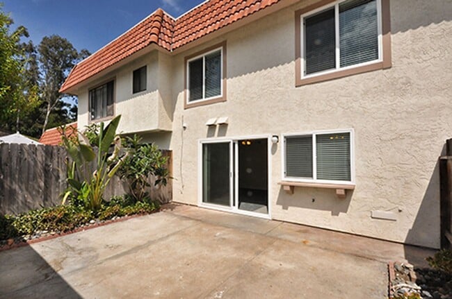Building Photo - Bright Two-Story 3BR Condo with Spacious F...