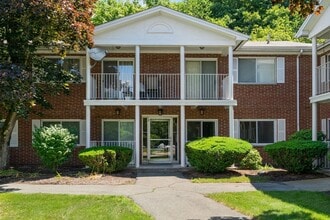 Building Photo - 47 Bayberry Dr