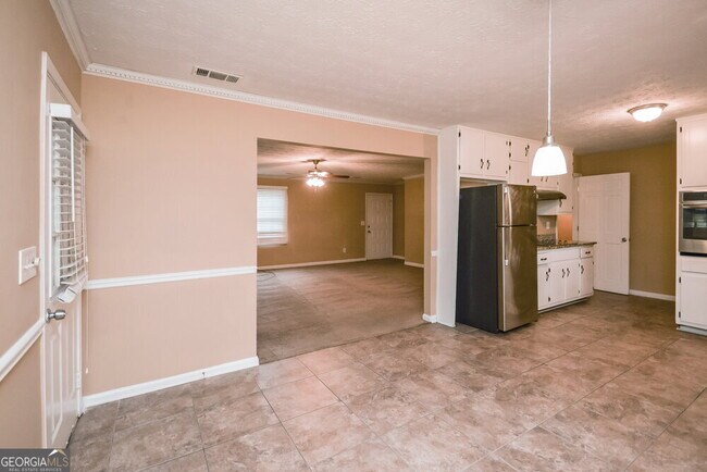 Building Photo - 613 Almand Branch Rd SE