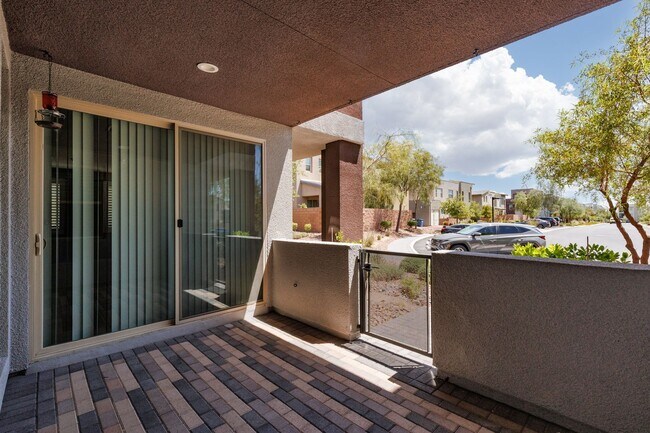 Building Photo - First floor unit in luxury gated Summerlin...